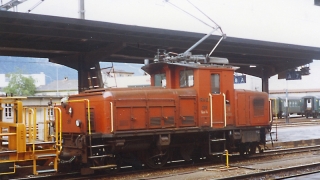 BEMO 1257 111 - RhB Gem 2/4 211 Zweikraft-Rangierlokomotive, oxydrot