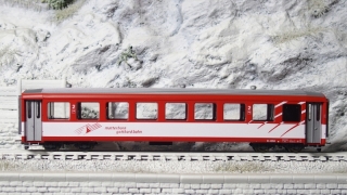 BEMO 3266 258 - MGB B 4268 Personenwagen 4-achsig 2. Klasse, rot/weiss