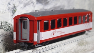 BEMO 3266 258 - MGB B 4268 Personenwagen 4-achsig 2. Klasse, rot/weiss