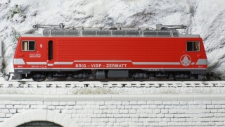 BEMO 1262 515 - BVZ 4/4 5 - Mont Fuji Elektrolokomotive mit Zahnradantrieb HGe, rot/silber