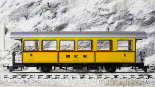 BEMO 3233 160 - RhB BC 110 Personenwagen 2-achsig 2./3. Klasse, gelb "Mesolcines"
