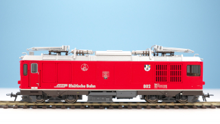 BEMO 1367122 - RhB Gem 4/4 802 Zweikraftlokomotive Murmeltier, rot  - modernisiert DIGITAL mit SOUND