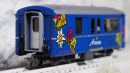 BEMO 3248 141 - RhB BD 2481 Bar- und Gepäckwagen 4-achsig 2. Klasse, blau/bunt "Arosa Express" LIMITIERTE AUFLAGE