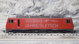 BEMO 1262 284 - MGB HGe 4/4 II 104 Elektrolokomotive mit Zahnradantrieb, rot/weiss 100 Jahre Brig-Gletsch