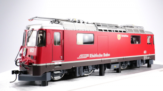 BEMO 9258 153 0m - RhB Ge 4/4 II 613 "Domat/Ems" Elektrolokomotive, rot - eckige Lampen