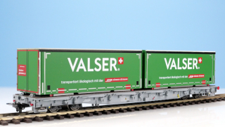 BEMO 2291 174 - RhB R-w 8384 ACTS-Tragwagen mit Klapprungen 4-achsig, grau - Beladung Container "VALSER"