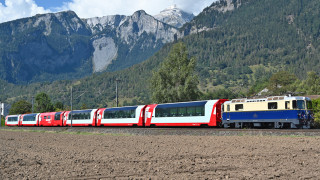 BEMO 9589 131 0m - RhB WRp 3831 Panoramawagen 4-achsig 2. Klasse, rot GEX - Servicewagen