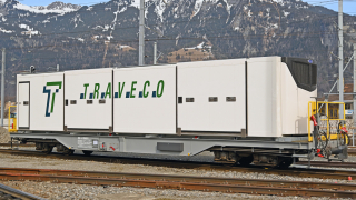 BEMO 2292 101 - RhB Sb-v 65691 Containertragwagen mit Y 11621 Kimacontainer 4-achsig, grau/weiss "Traveco"