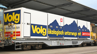 BEMO 2292 102 - RhB Sb-v 65692 Containertragwagen mit Y 11622 Kimacontainer, grau/weiss/bunt "Volg"