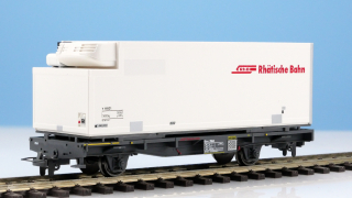 BEMO 2269 161- RhB Lb-v 7864 Containertragwagen 2-achsig, grau mit Kühlcontainer Y 11601 "VOLG", weiss "Rhätische Bahn"
