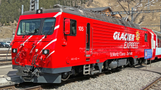 BEMO 1262 275 - MGB HGe 4/4 II 105 Elektrolokomotive mit Zahnradantrieb, rot "GLACIER EXPRESS"