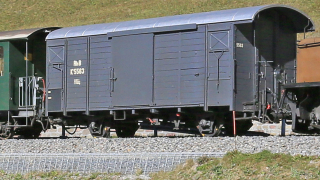 BEMO 2283 143 - RhB K1 5563 gedeckter Güterwagen 2-achsig, grau - Nostalgiewagen JAHRESWAGEN 2026